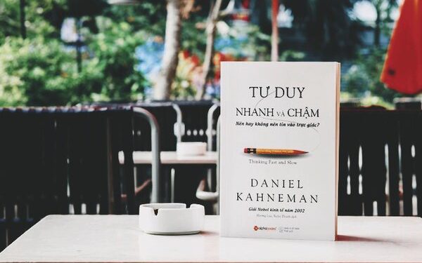 tu-duy-nhanh-va-cham-review