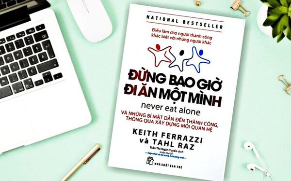 dung-bao-gio-di-an-mot-minh-review